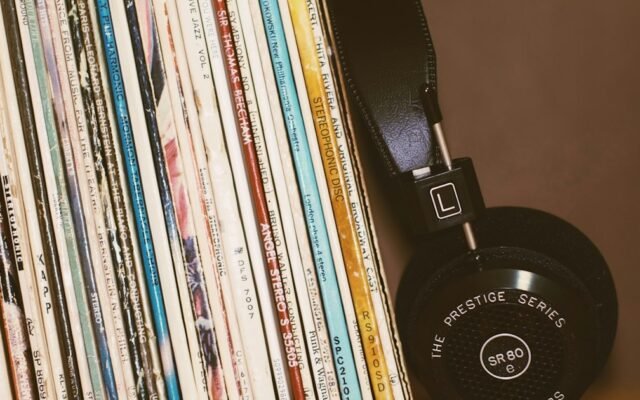 Álbum inteiro vs shuffle infinito: reconquiste a atenção ouvindo de propósito