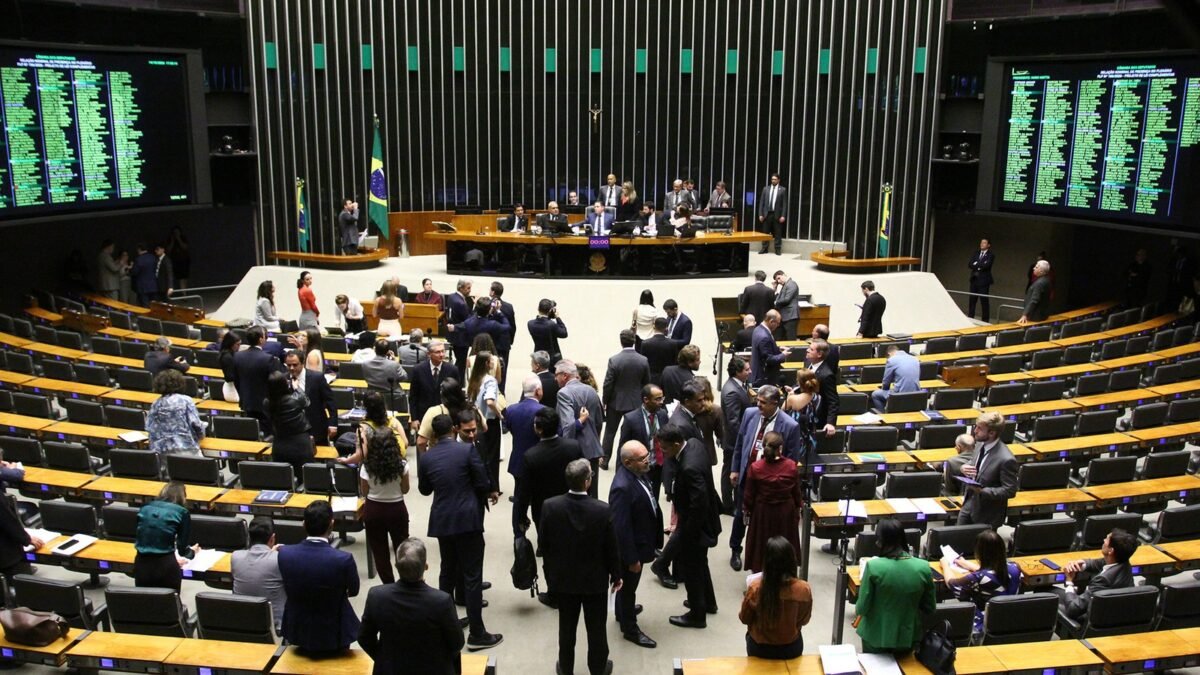 Teto do MEI vai a R$ 140 mil: o que muda pra você